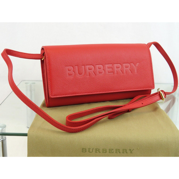 $970 BURBERRY HENLEY RED LOGO EMBOSSED LEATHER FLAP CROSSBODY STRAP CLUTCH BAG - Picture 1 of 15